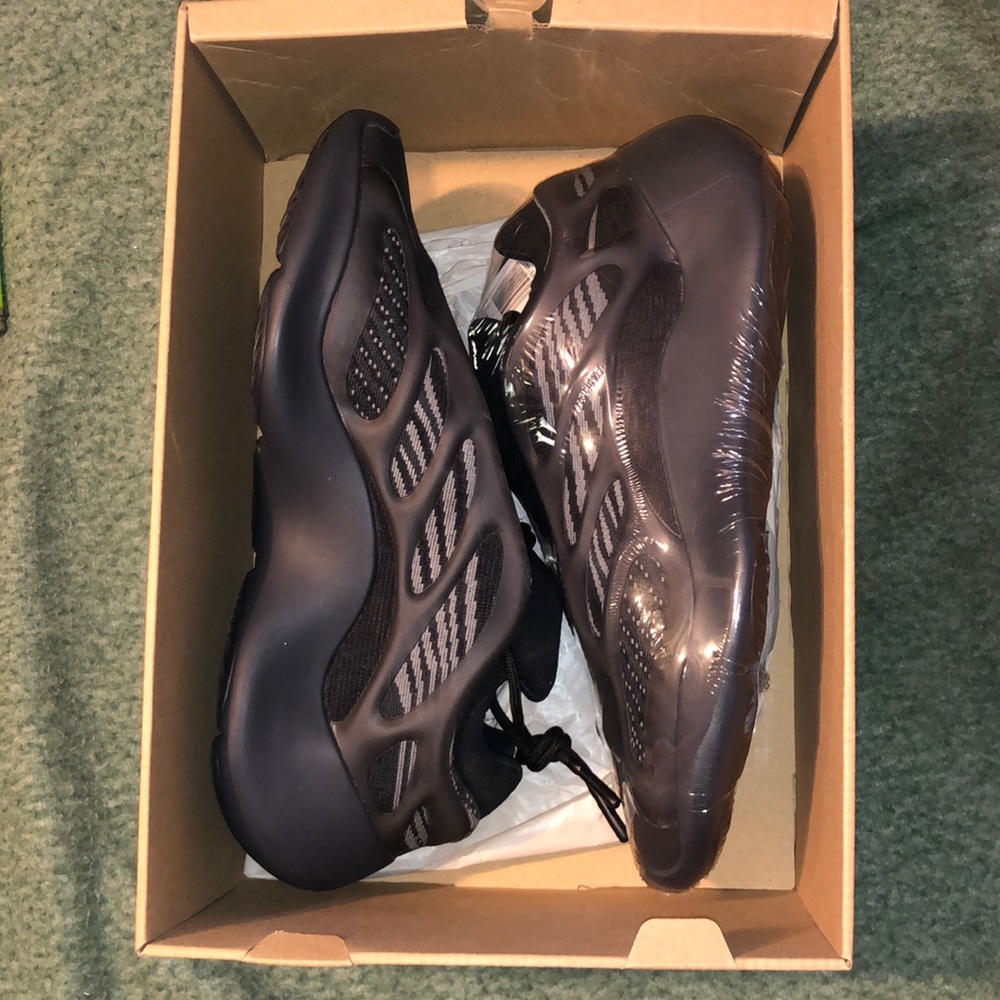 Yeezy Boost 700 V3 “Allah”